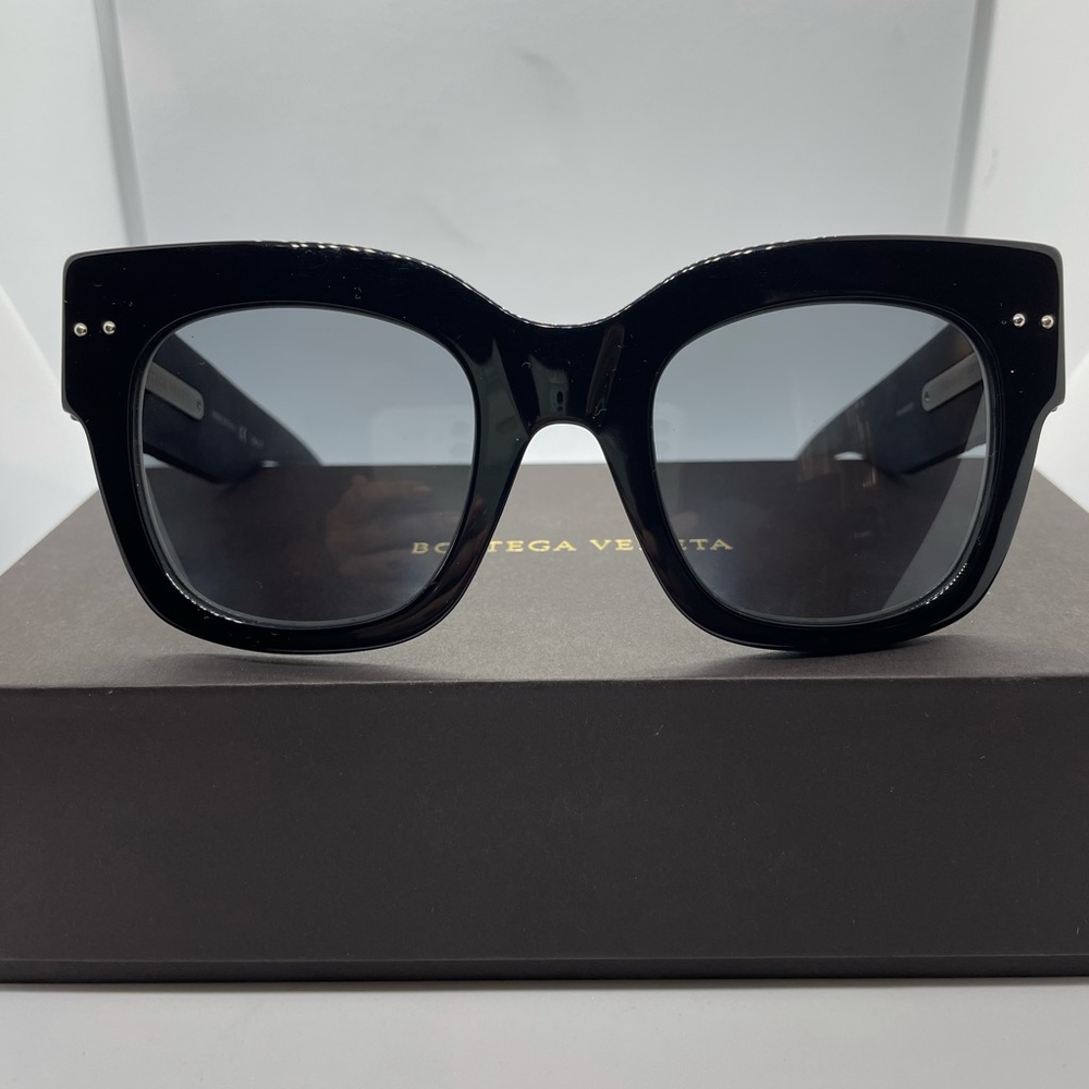 BN Bottega Veneta leather and acetate sunglasses - Picture 1 of 6